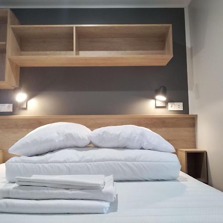 Camping Les Lodges Du Lagon 卡勒维松 外观 照片