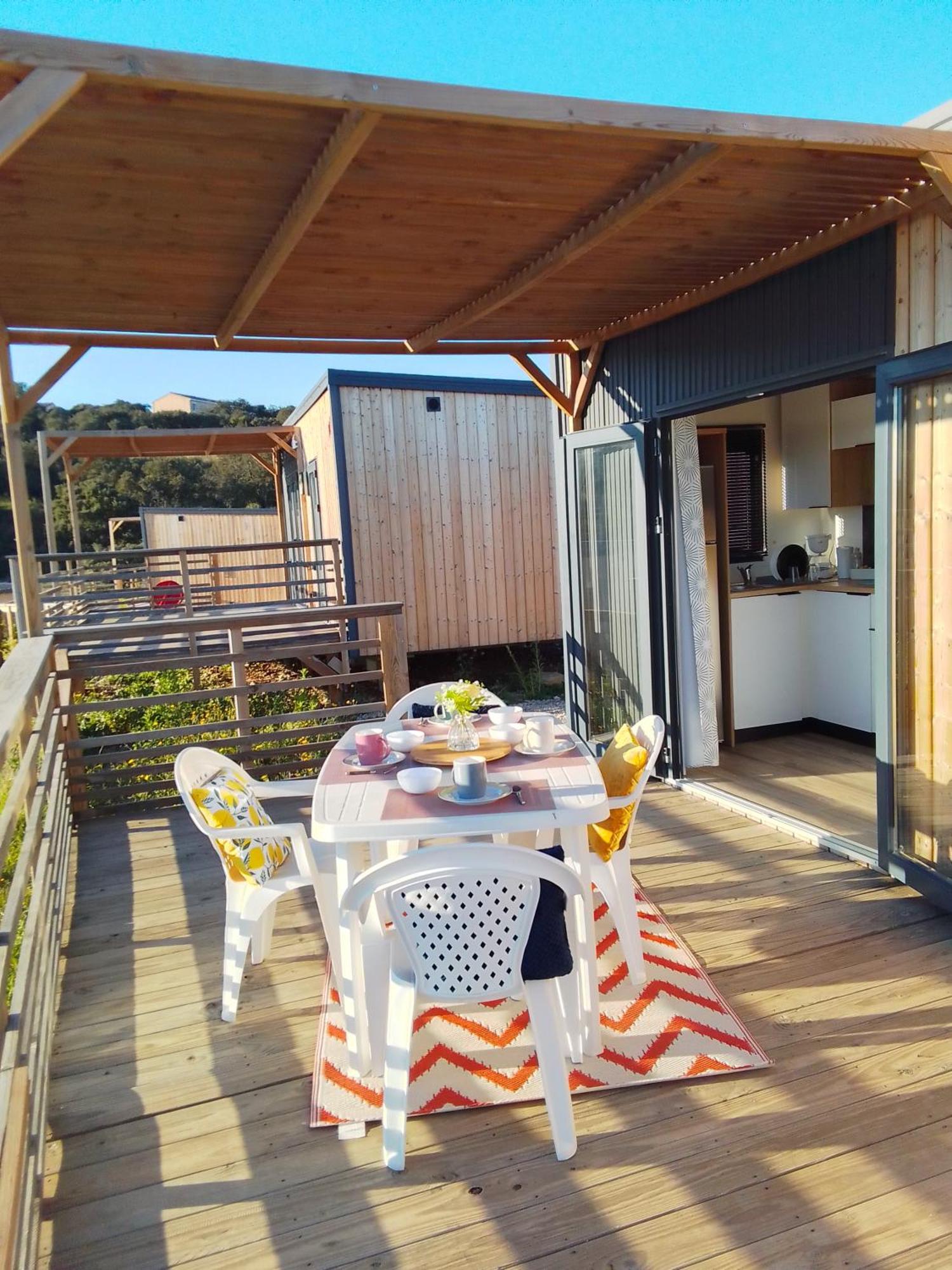 Camping Les Lodges Du Lagon 卡勒维松 外观 照片