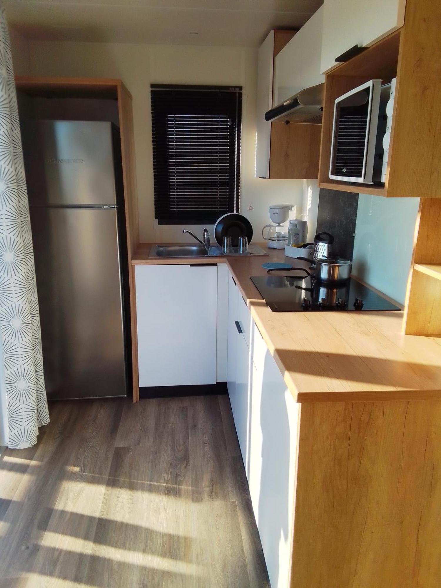 Camping Les Lodges Du Lagon 卡勒维松 外观 照片
