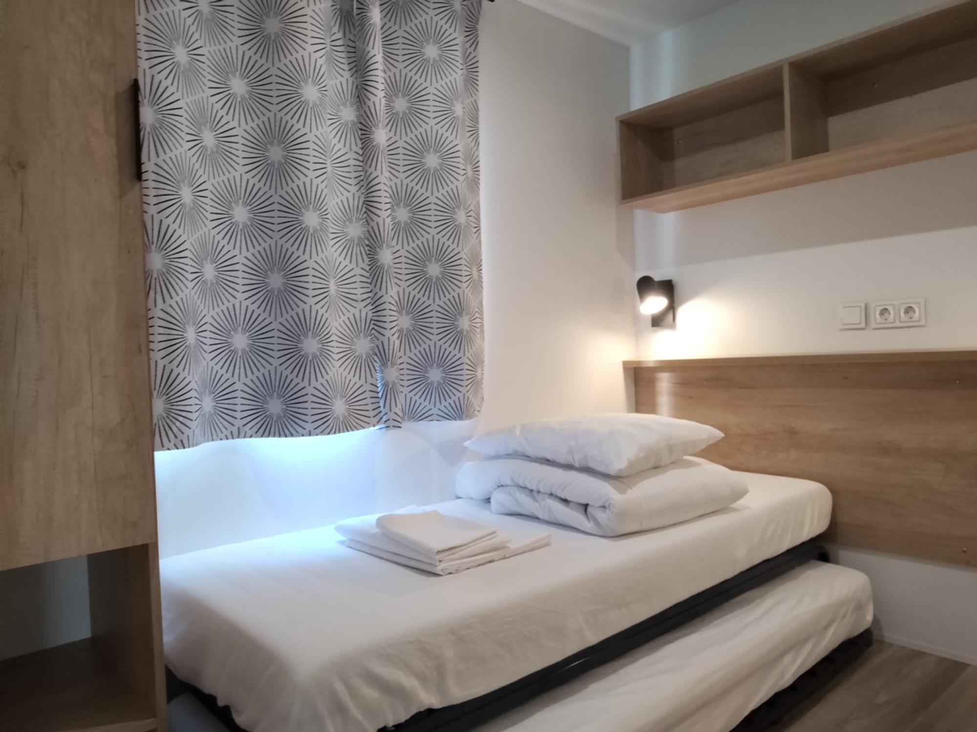 Camping Les Lodges Du Lagon 卡勒维松 外观 照片