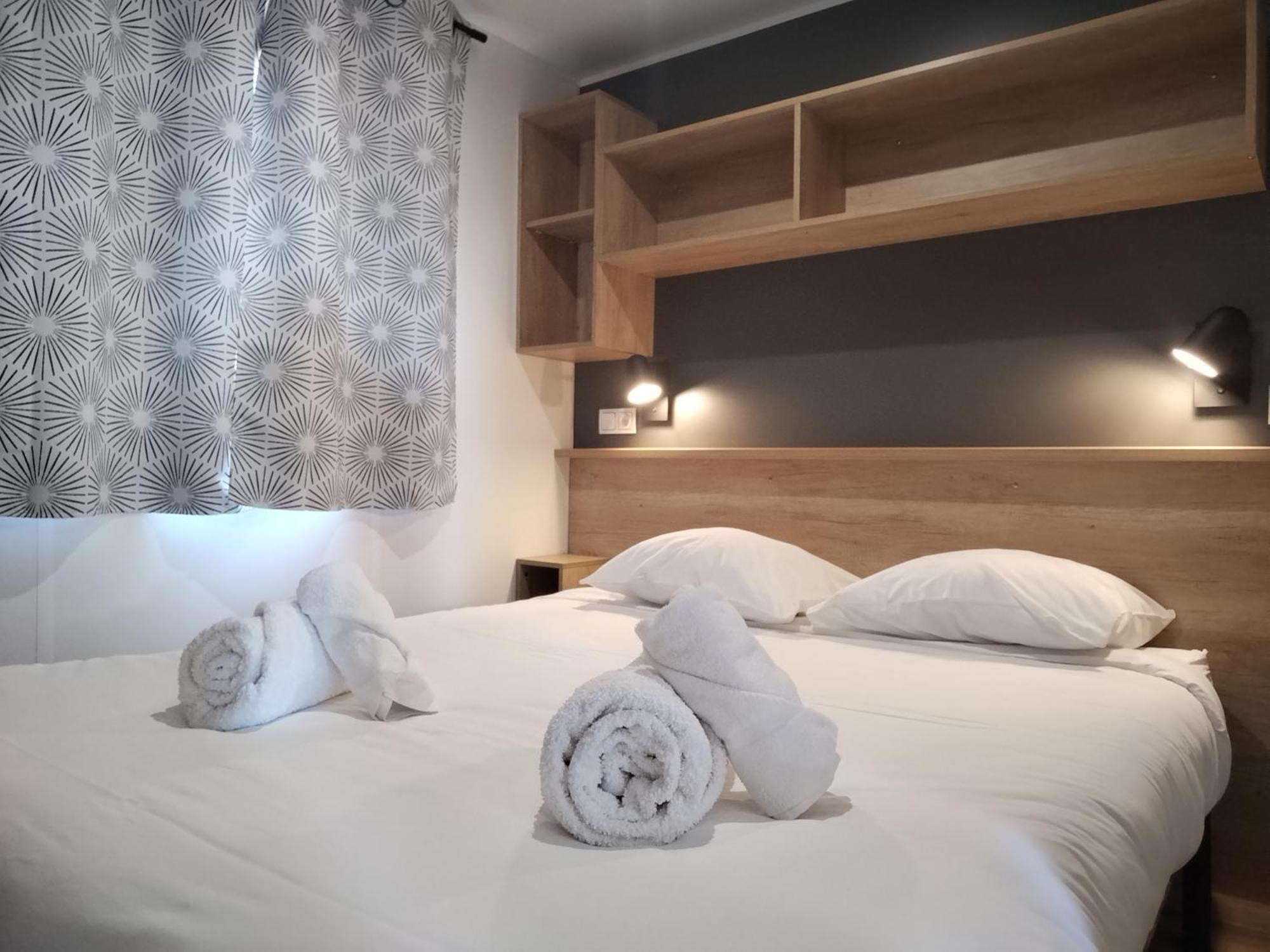 Camping Les Lodges Du Lagon 卡勒维松 外观 照片